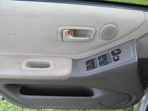 Used 2004 Toyota Highlander image 10