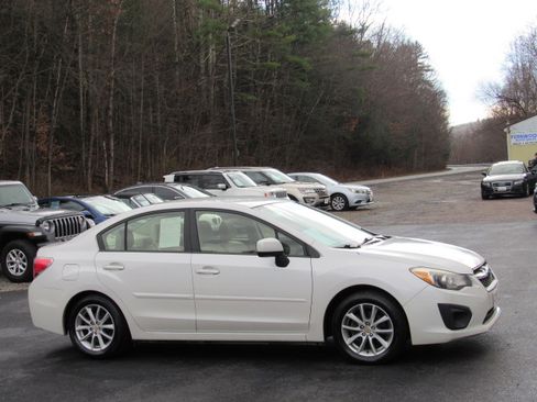 Used 2014 Subaru Impreza 2.0i Premium image 14