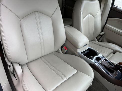 Used 2013 Cadillac SRX Luxury image 14