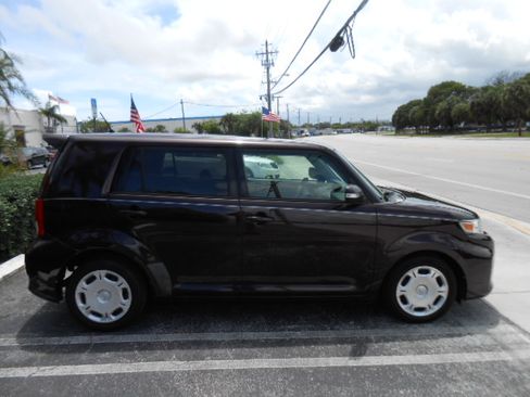 Used 2011 Scion xB FWD image 6