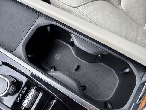 Used 2021 Volvo XC90 T6 Momentum image 34