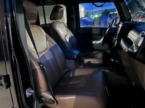 Used 2013 Jeep Wrangler Unlimited Sahara image 20