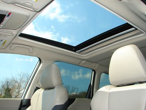 Used 2022 Subaru Forester Limited image 3