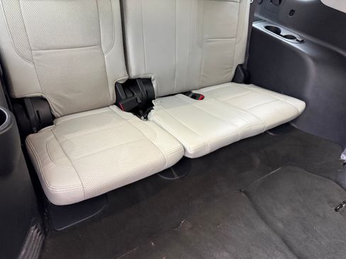 Used 2015 Chevrolet Suburban LS RWD image 67