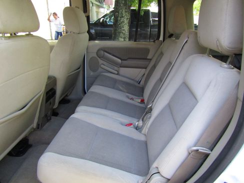Used 2007 Ford Explorer XLT image 10