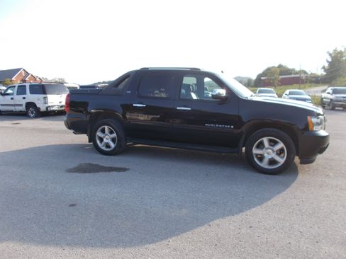 Used 2008 Chevrolet Avalanche 4x4 image 4