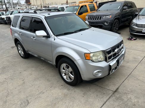 Used 2010 Ford Escape Limited image 2