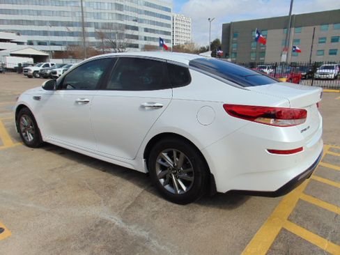 Used 2020 Kia Optima LX image 6