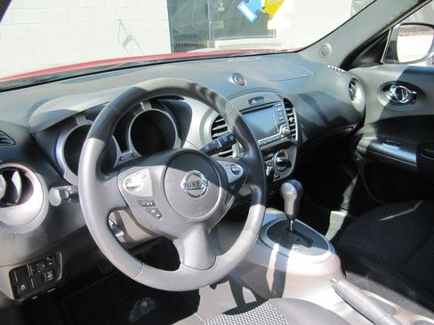 Used 2016 Nissan Juke SV image 13