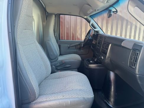Used 2020 Chevrolet Express 3500 UNAVAIL RWD image 18