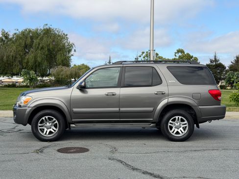 Used 2005 Toyota Sequoia 2WD SR5 image 2