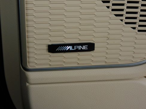 Used 2022 Jeep Grand Cherokee L 2WD Limited image 5