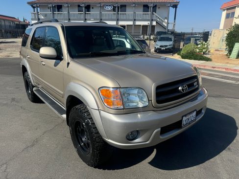 Used 2002 Toyota Sequoia SR5 image 2
