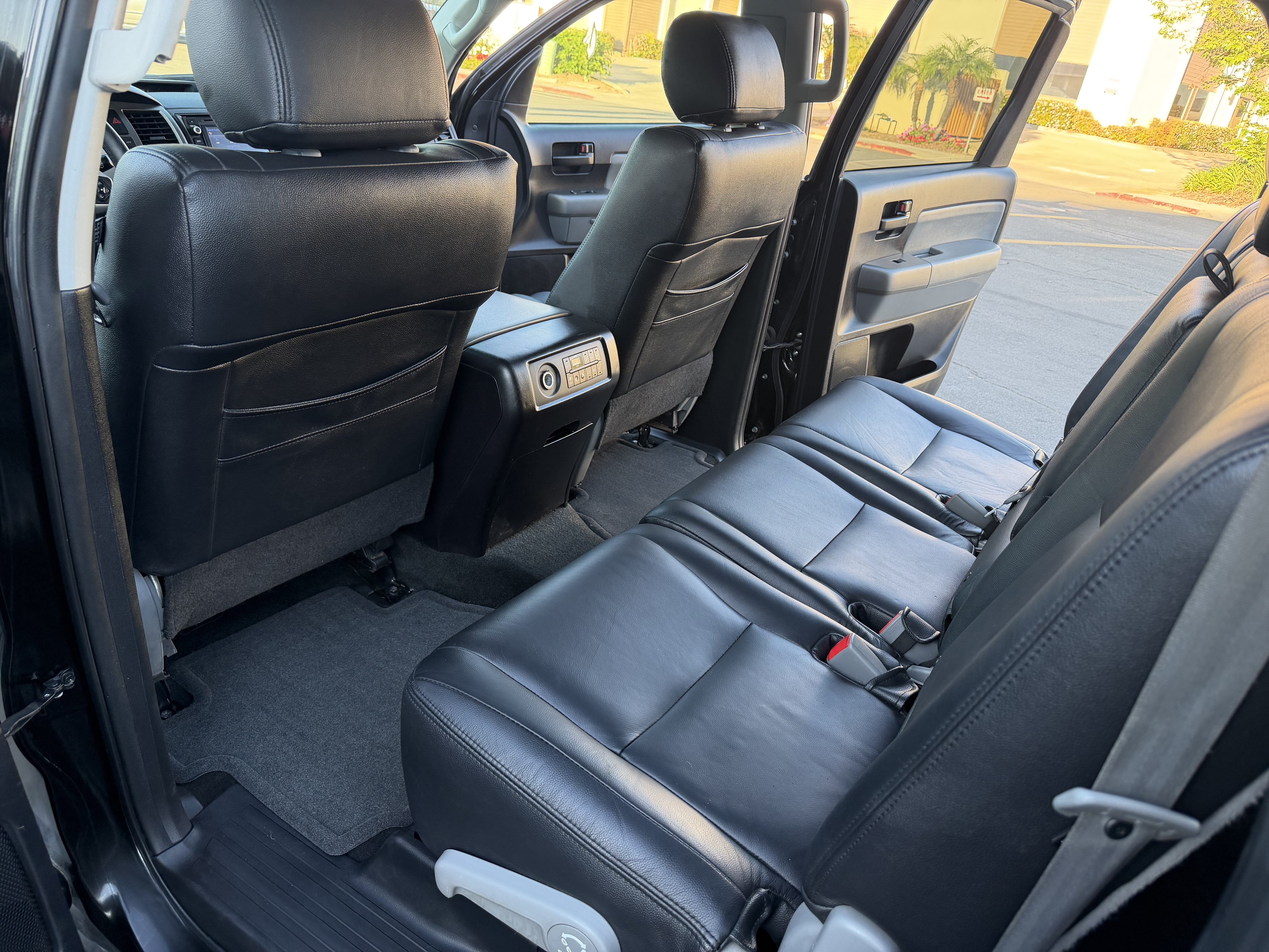 Used 2016 Toyota Sequoia SR5 AWD/4WD image 19