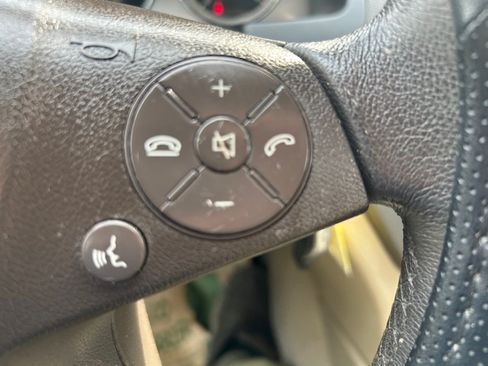 Used 2010 Mercedes-Benz C 300 Sport image 11