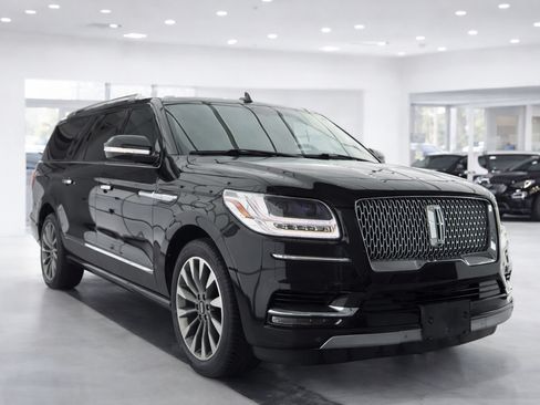 Used 2019 Lincoln Navigator L Select image 1