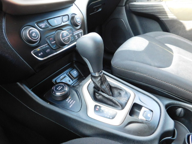 Used 2014 Jeep Cherokee 4WD Latitude image 22