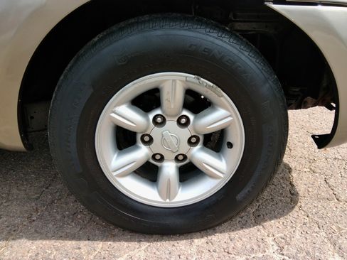 Used 2004 Nissan Frontier XE image 19