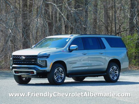 Used 2025 Chevrolet Suburban Z71 image 1