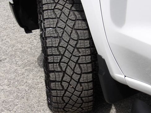 Used 2024 Chevrolet Silverado 1500 Custom Trail Boss image 17