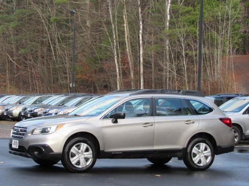 Used 2016 Subaru Outback 2.5i Premium image 3