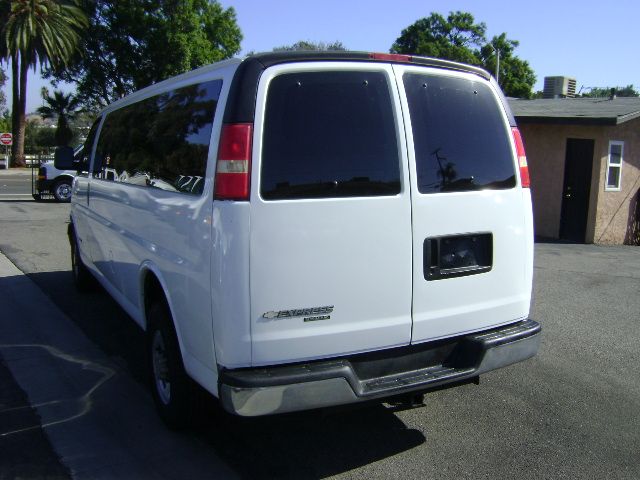 Used 2005 Chevrolet Express 3500 Extended RWD image 5