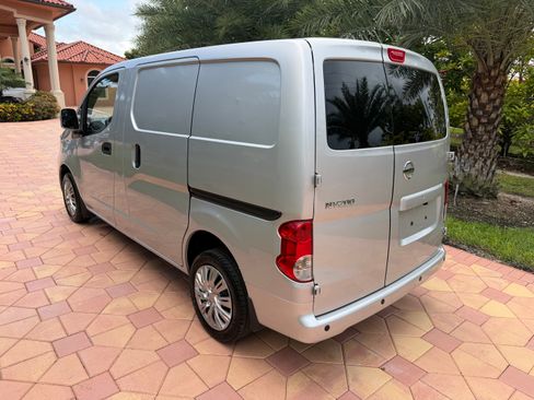 Used 2017 Nissan NV200 SV Van 4D FWD image 5