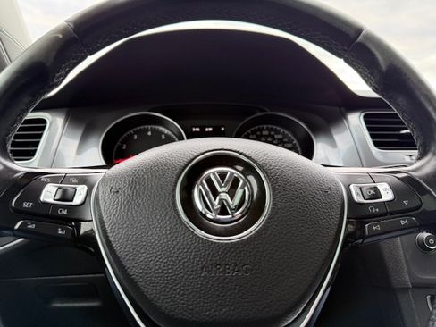 Used 2017 Volkswagen Golf Alltrack image 15