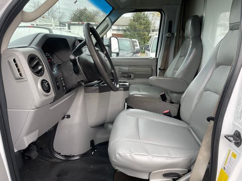 Used 2014 Ford E-350 and Econoline 350 image 12