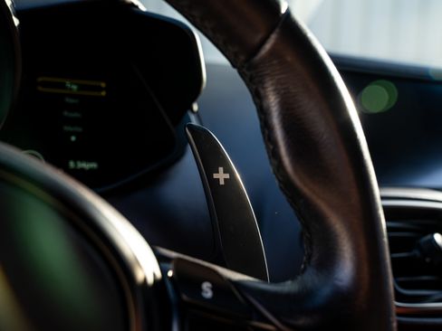 Used 2022 Aston Martin V8 Vantage image 16