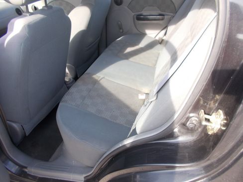 Used 2004 Chevrolet Aveo Sedan FWD image 9