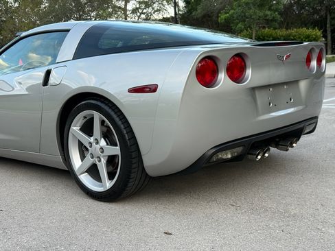 Used 2005 Chevrolet Corvette Coupe RWD image 37