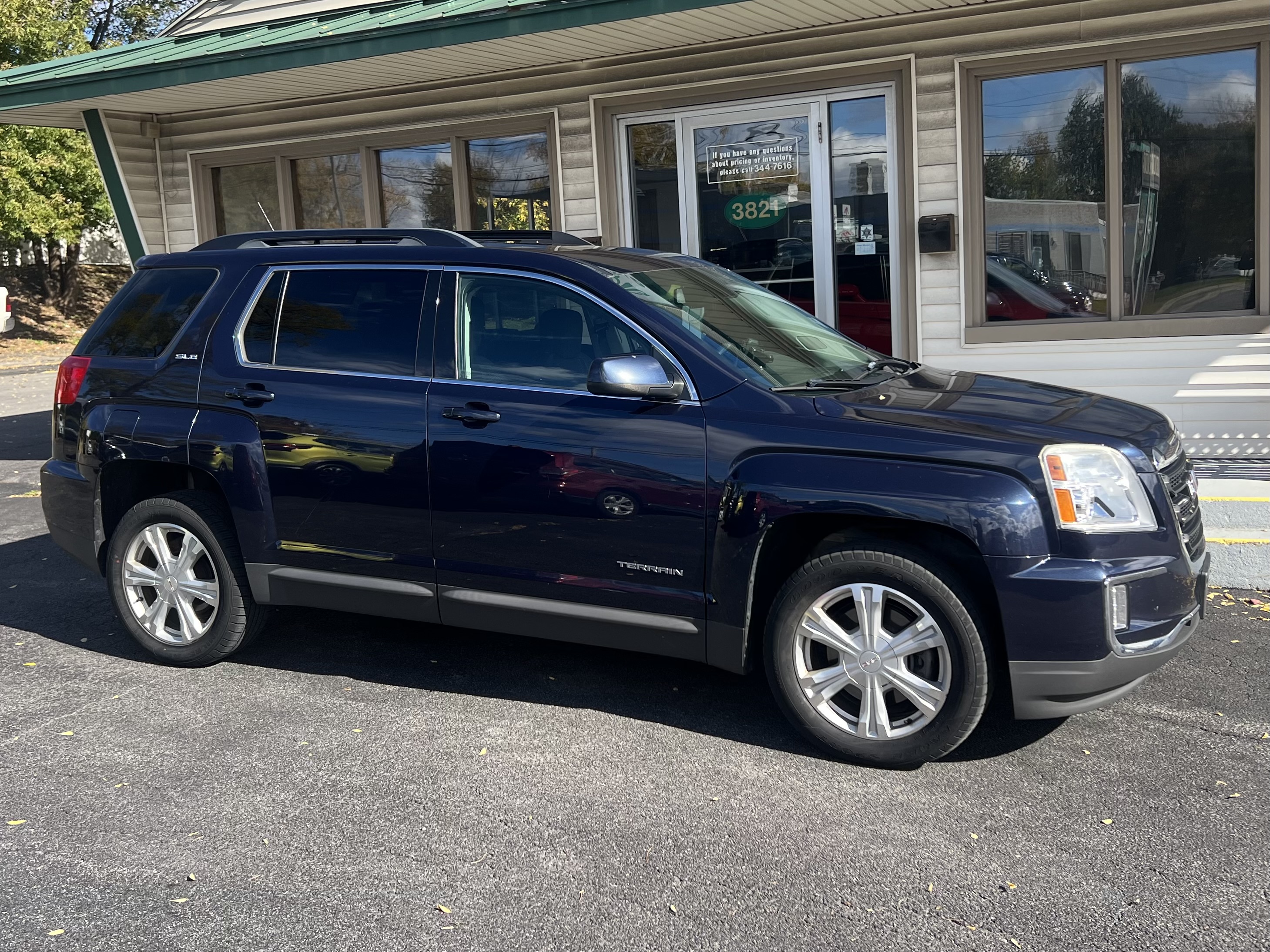 Used 2017 GMC Terrain AWD SLE w/ SLE-2 image 2