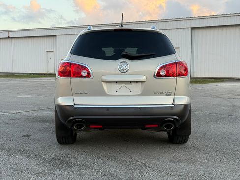 Used 2011 Buick Enclave CXL image 4