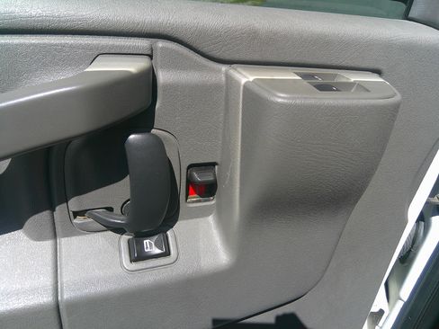 Used 2018 Chevrolet Express 2500 LS image 16