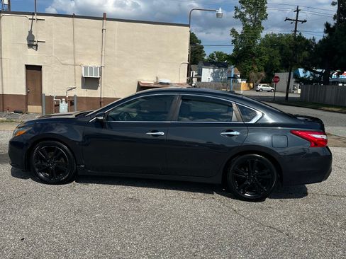 Used 2016 Nissan Altima Sedan w/ Navigation Pkg FWD image 8