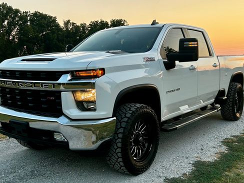 Used 2022 Chevrolet Silverado 2500 4x4 Crew Cab LT image 10
