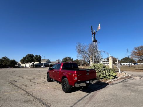 Used 2015 Ford F150 FX4 image 5