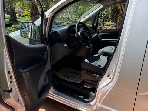 Used 2017 Nissan NV200 SV image 8