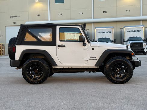 Used 2015 Jeep Wrangler Sport AWD/4WD image 10