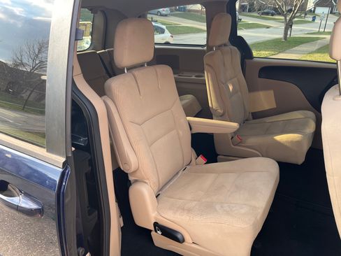 Used 2016 Dodge Grand Caravan American Value Package image 17