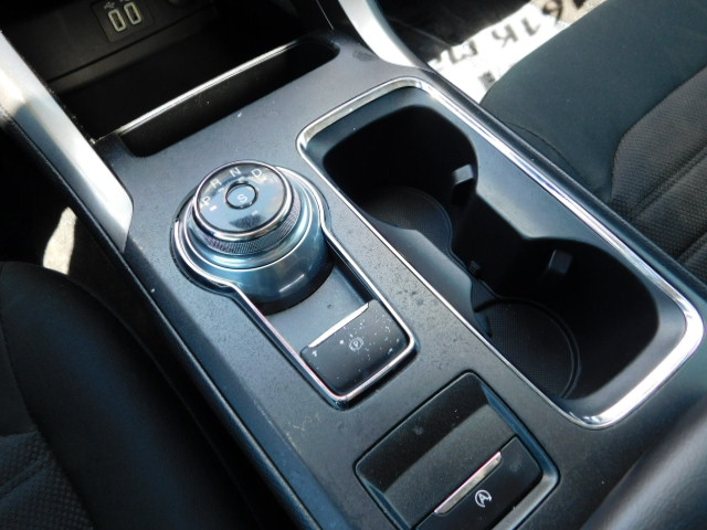 Used 2019 Ford Fusion SE FWD image 18