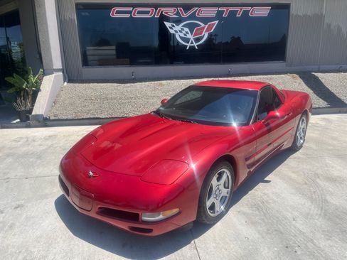 Used 1998 Chevrolet Corvette Coupe RWD image 2