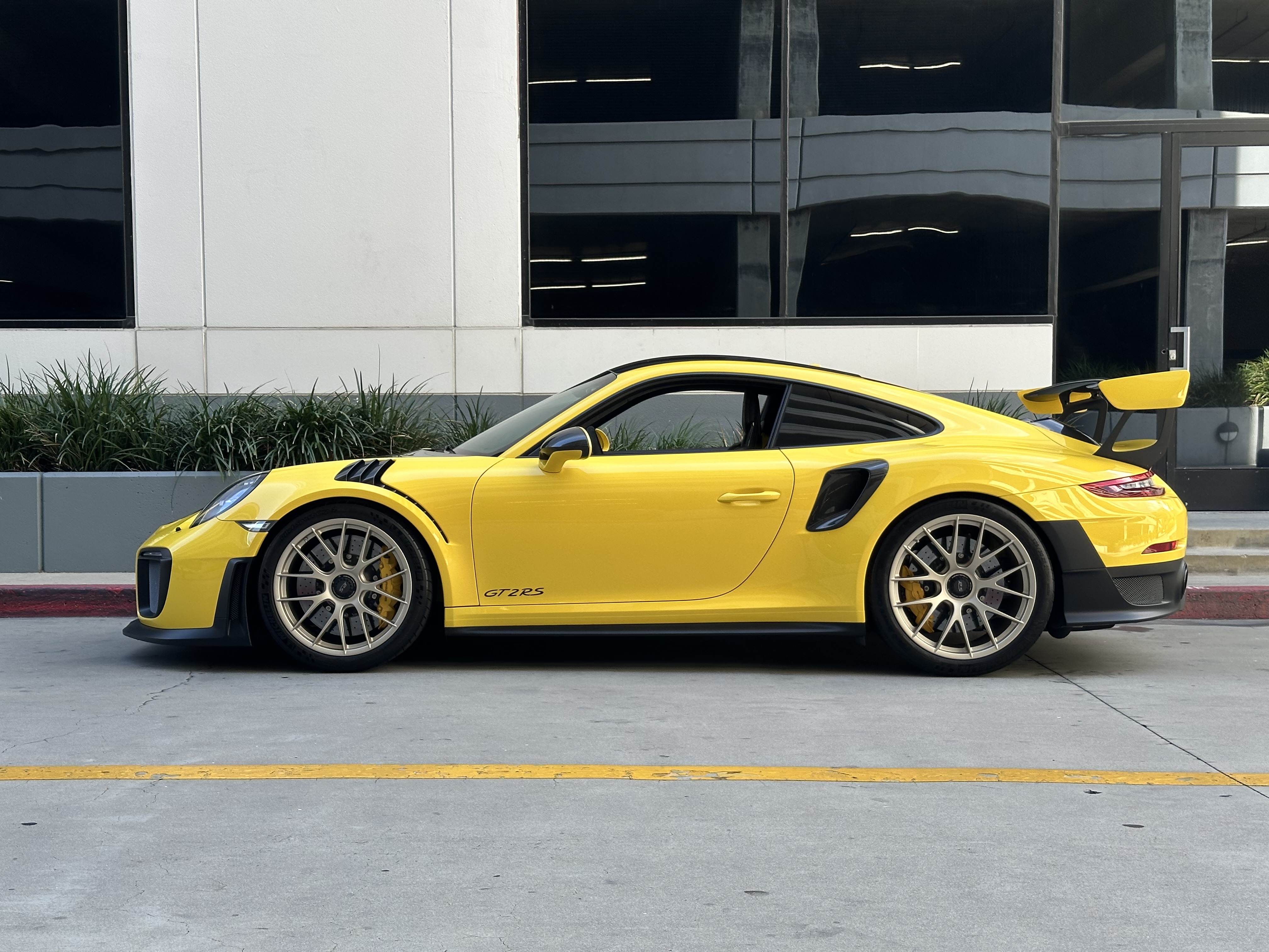 Used 2018 Porsche 911 GT2 RS Coupe RWD image 4