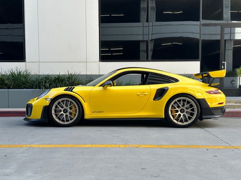 Used 2018 Porsche 911 GT2 RS Coupe RWD image 4