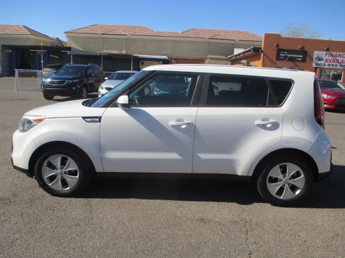 Used 2016 Kia Soul ! image 2