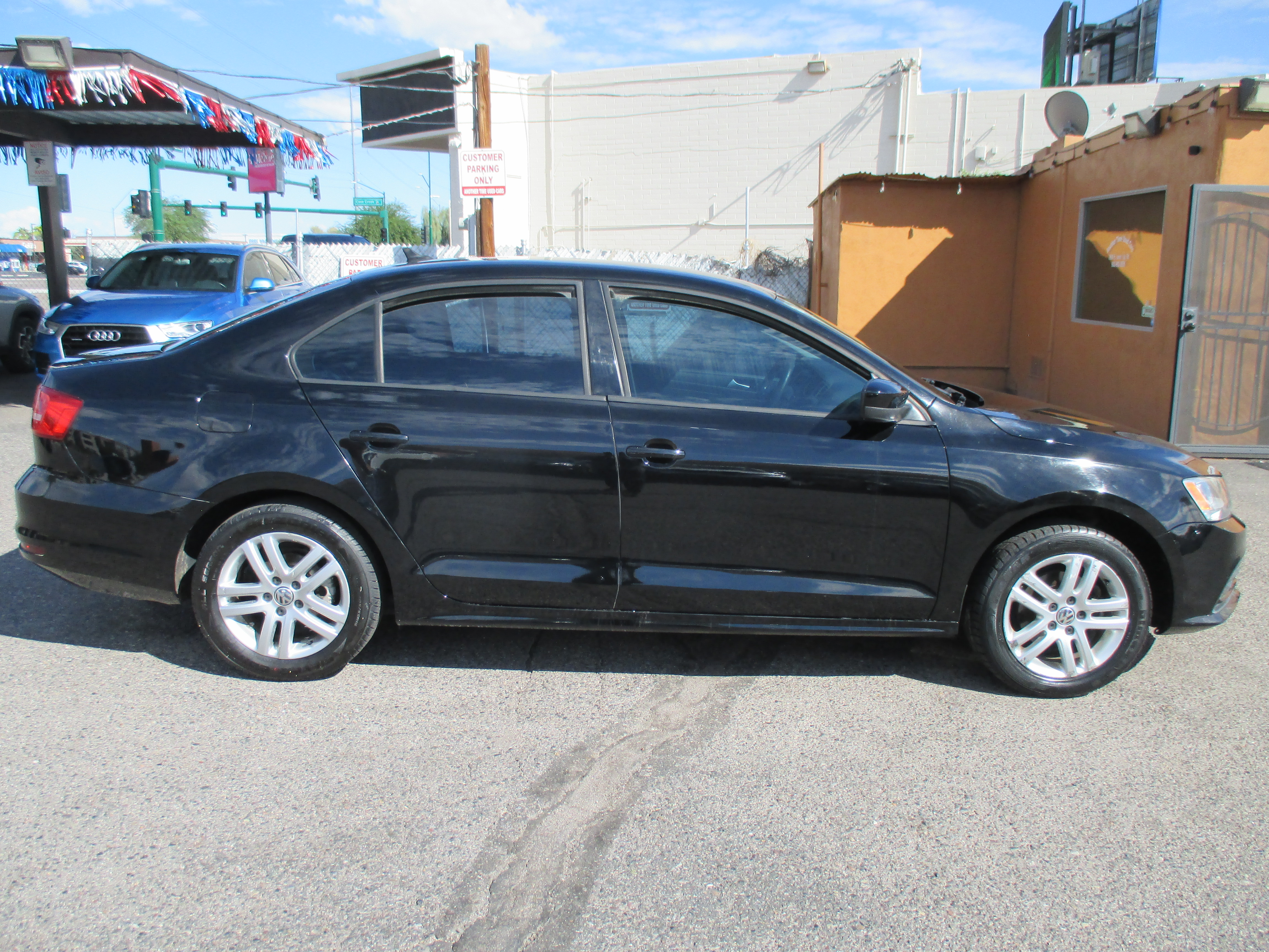 Used 2015 Volkswagen Jetta SE Sedan 4D FWD image 2