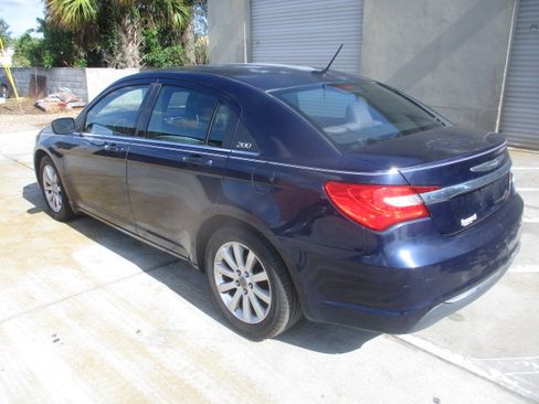 Used 2014 Chrysler 200 Touring Sedan FWD image 25