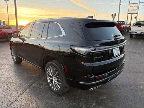 Used 2025 Buick Enclave Avenir image 5