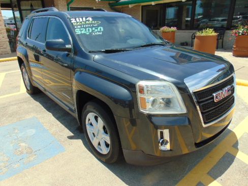 Used 2014 GMC Terrain SLE image 1